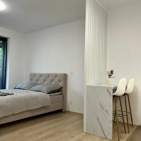 Ar Queen Island Apartment